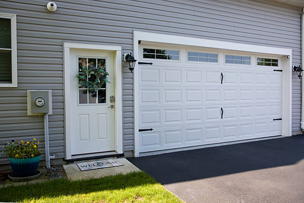 24/7 Emergency Garage Door Panel Replacement experts in Beverly Hills, CA
